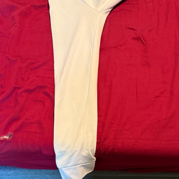 Used White Nike Hoodie w/ grey camo logo - Picture 4 of 7